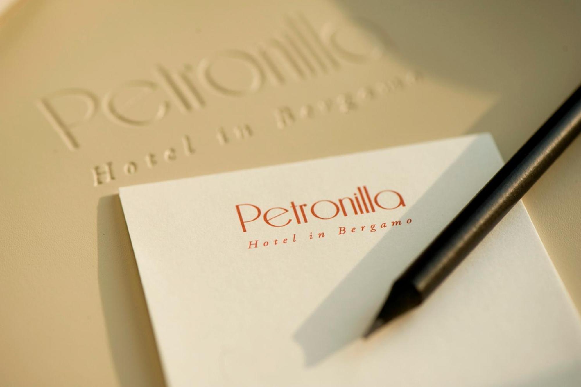 Petronilla - Hotel In Bérgamo Exterior foto